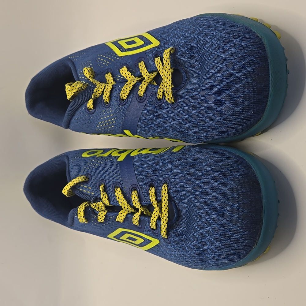 Umbro Spirito Youth Turf Soccer Sneakers Sz 5.5 Blue Lime Green Athletics Sports